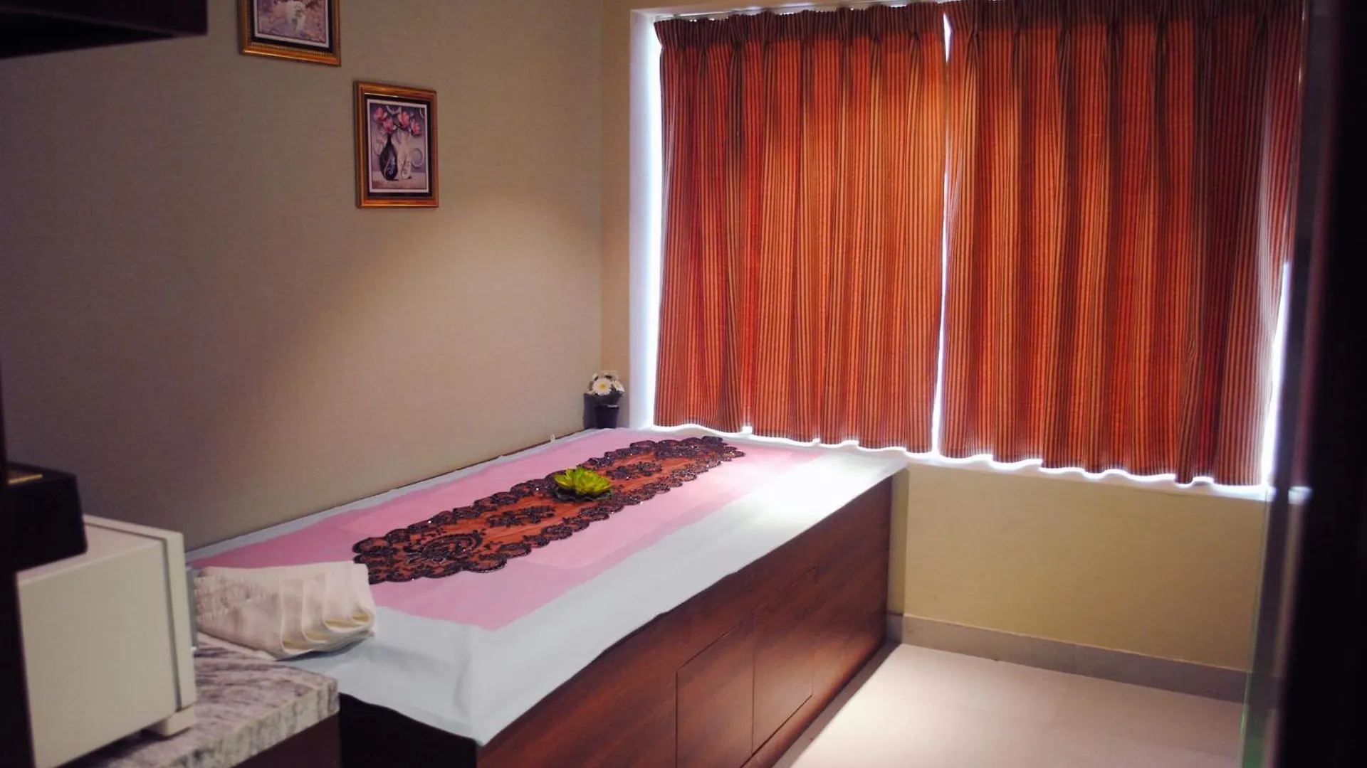 Versailles By Vieras Hotel Dubai